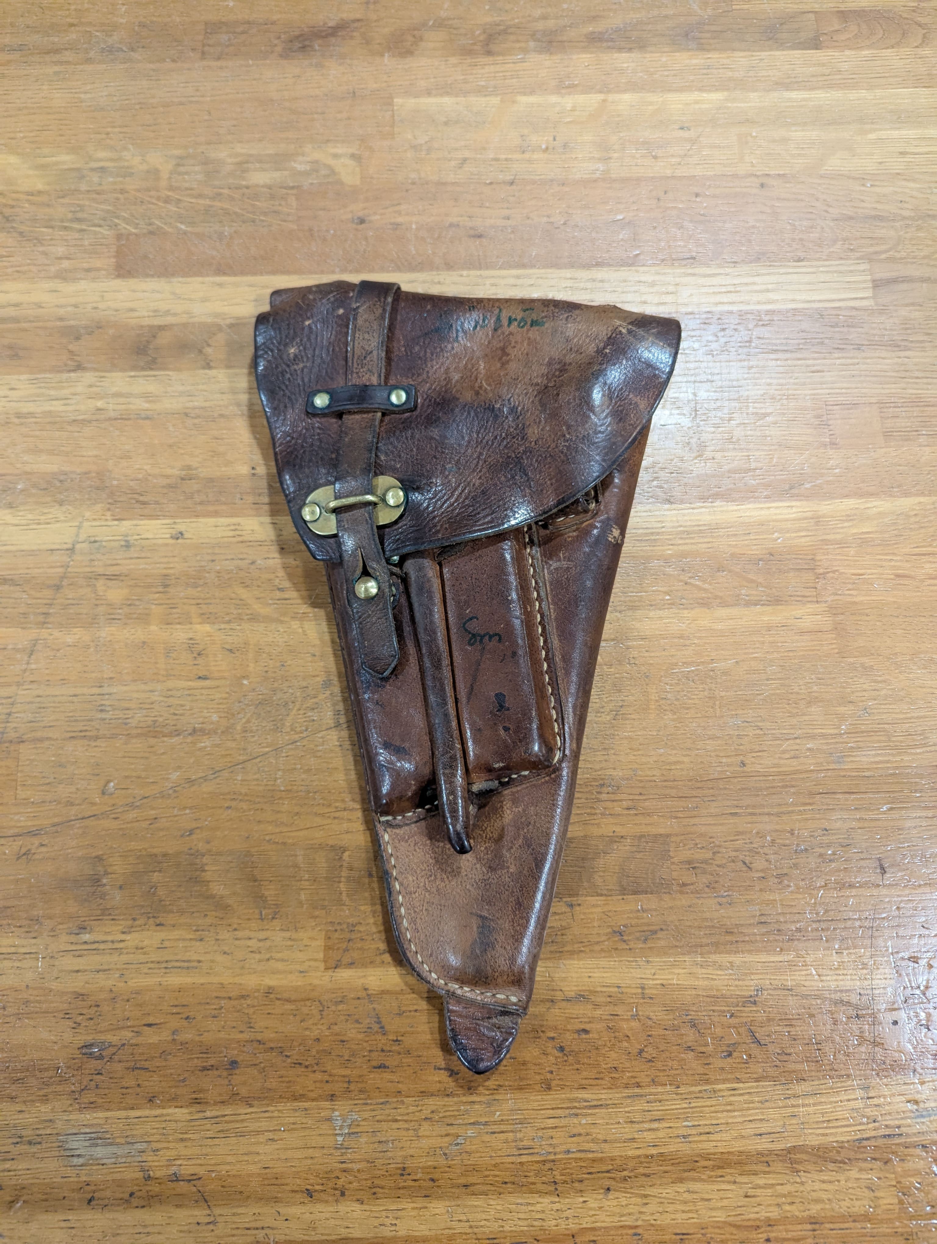 Etui pour pistolet Lathi L-35 en cuir + 2 chargeurs cal 9x19