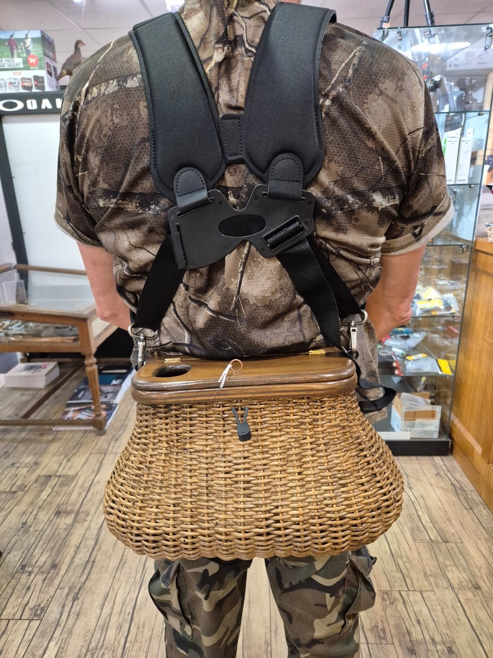 Panier peche rotin avec sangle sac a dos tres leger