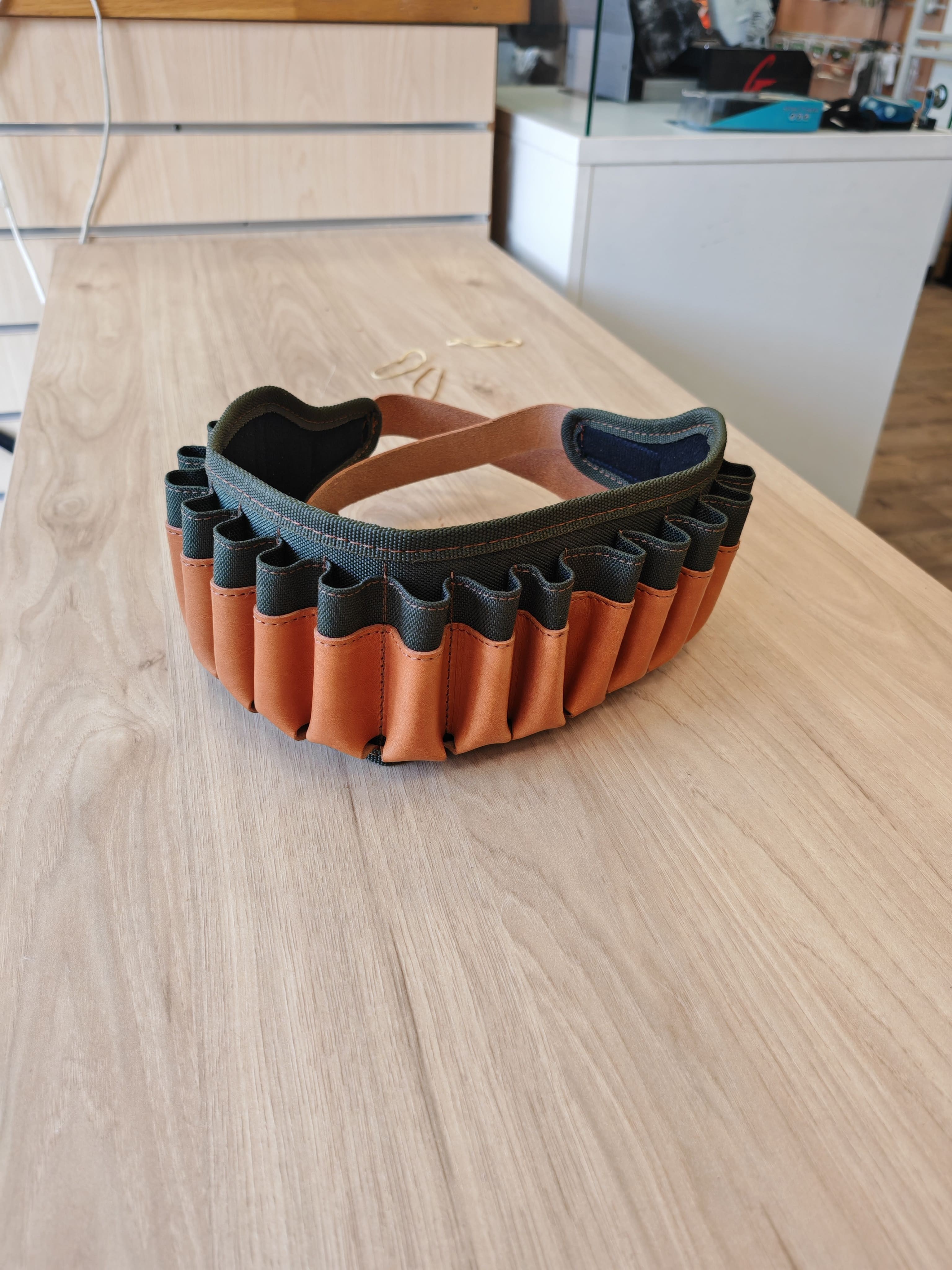 Cartouchière cal 12 Super Magnum Cuir 15 tubes